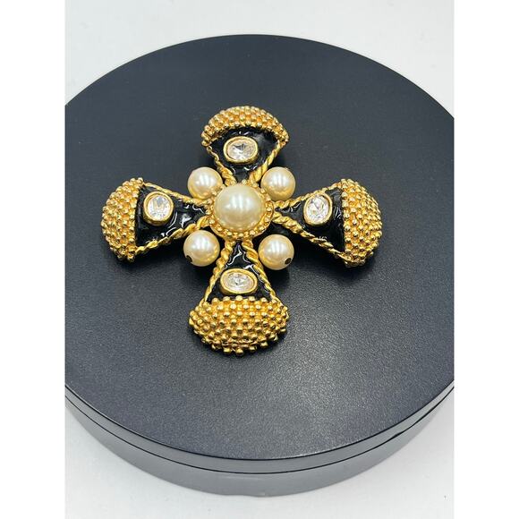 Vintage Large Maltese Cross
Brooch Gold Tone Black Enamel
Faux Pearls Rhinestone - Picture 8 of 9